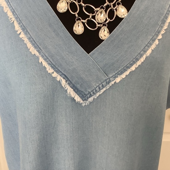 JohnPaulRichard women’s distressed frayed v-neck chambray boho top. Size L - Picture 3 of 7